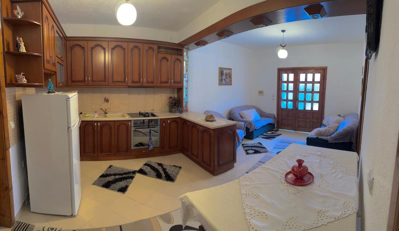 Guri Guest House Pogradec Extérieur photo