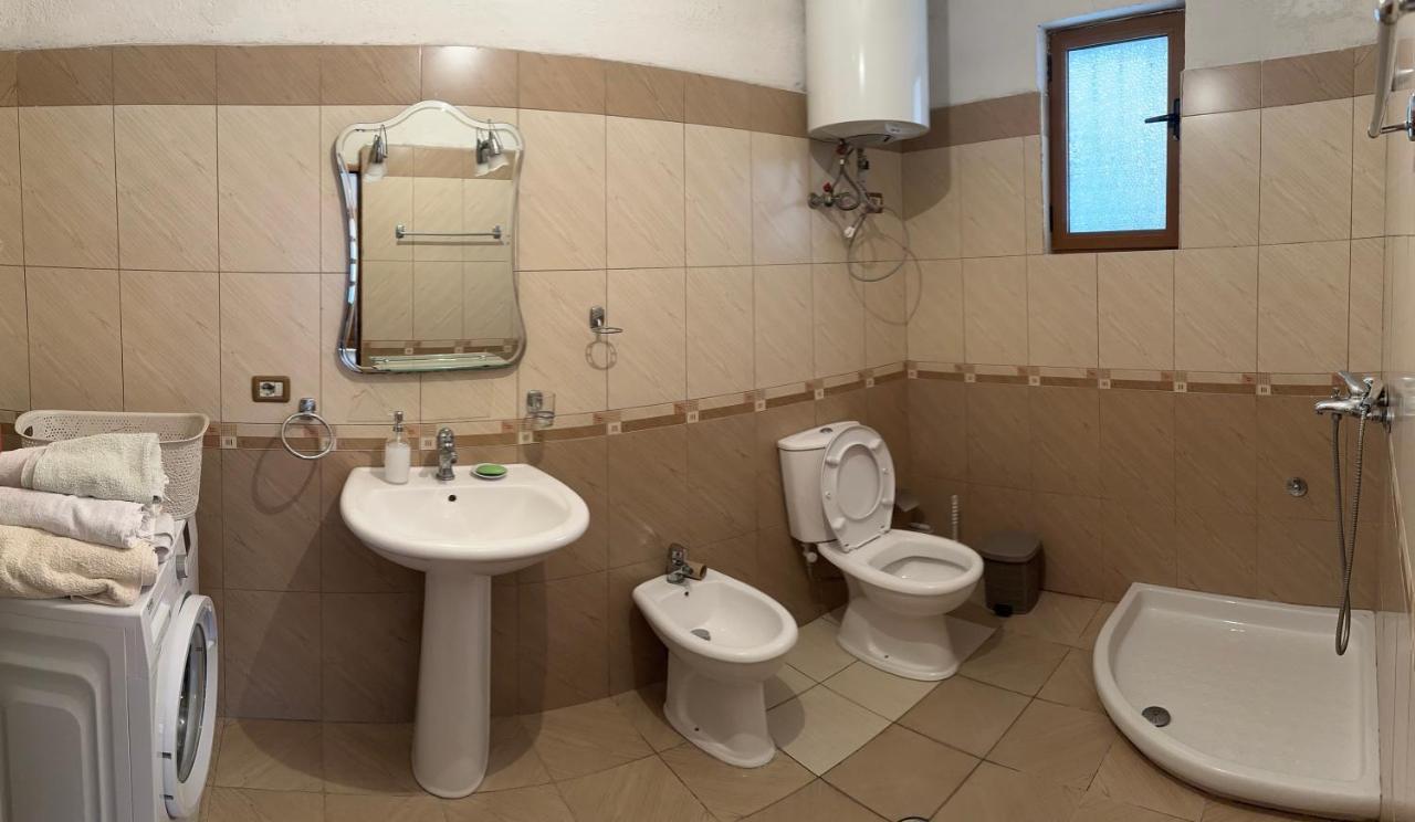 Guri Guest House Pogradec Extérieur photo